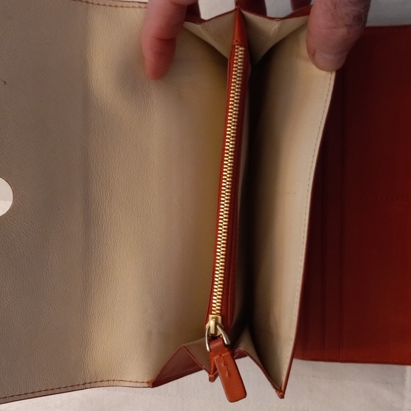 Tumi Soft Leather Women's Wallet (Clutch) - Picture 10 of 13